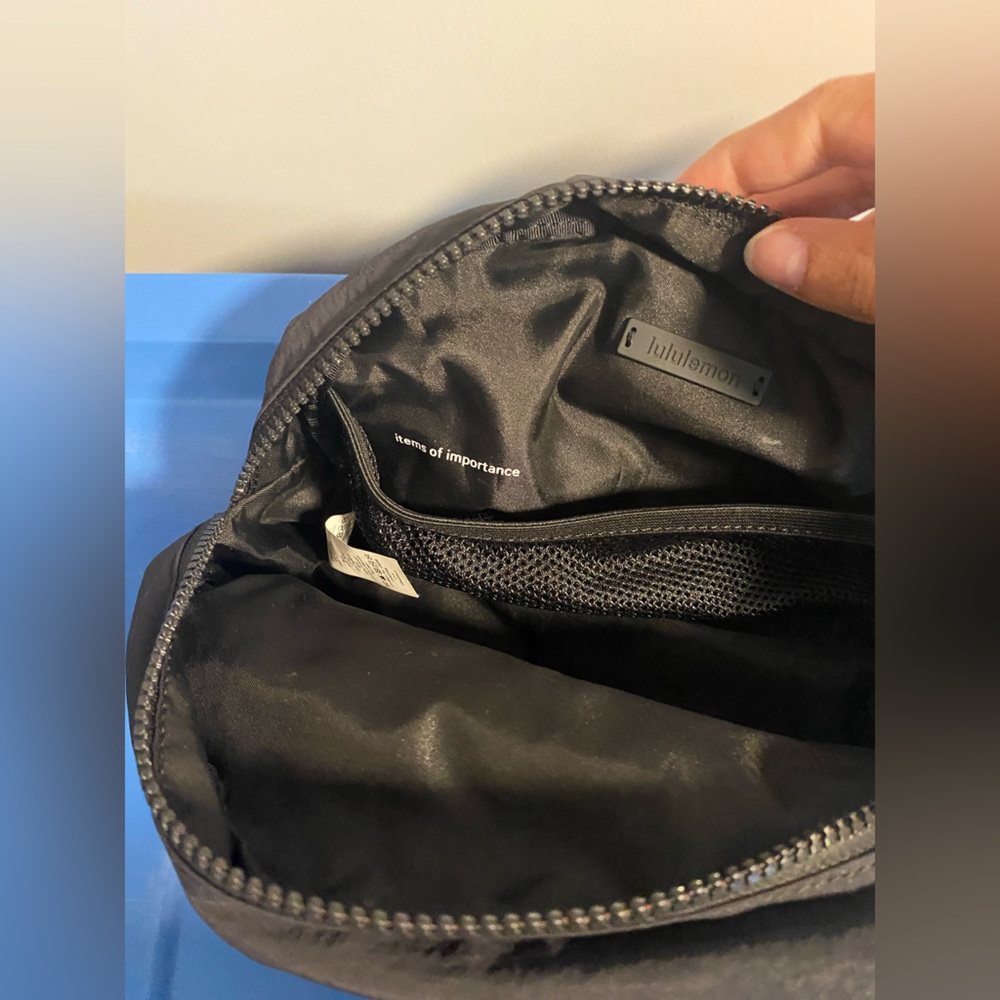 🍉Lululemon city essential pouch 4 litre - Picture 5 of 6